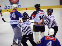 Nr 32 - Paweł Wyborski
"Fiński jest trudny?! Chyba
zaraz inaczej ci to wyperswaduję" - 5 GŁOSÓW - WYRÓŻNIENIE! Nr 32 - Paweł Wyborski "Fiński jest trudny?! Chyba zaraz...