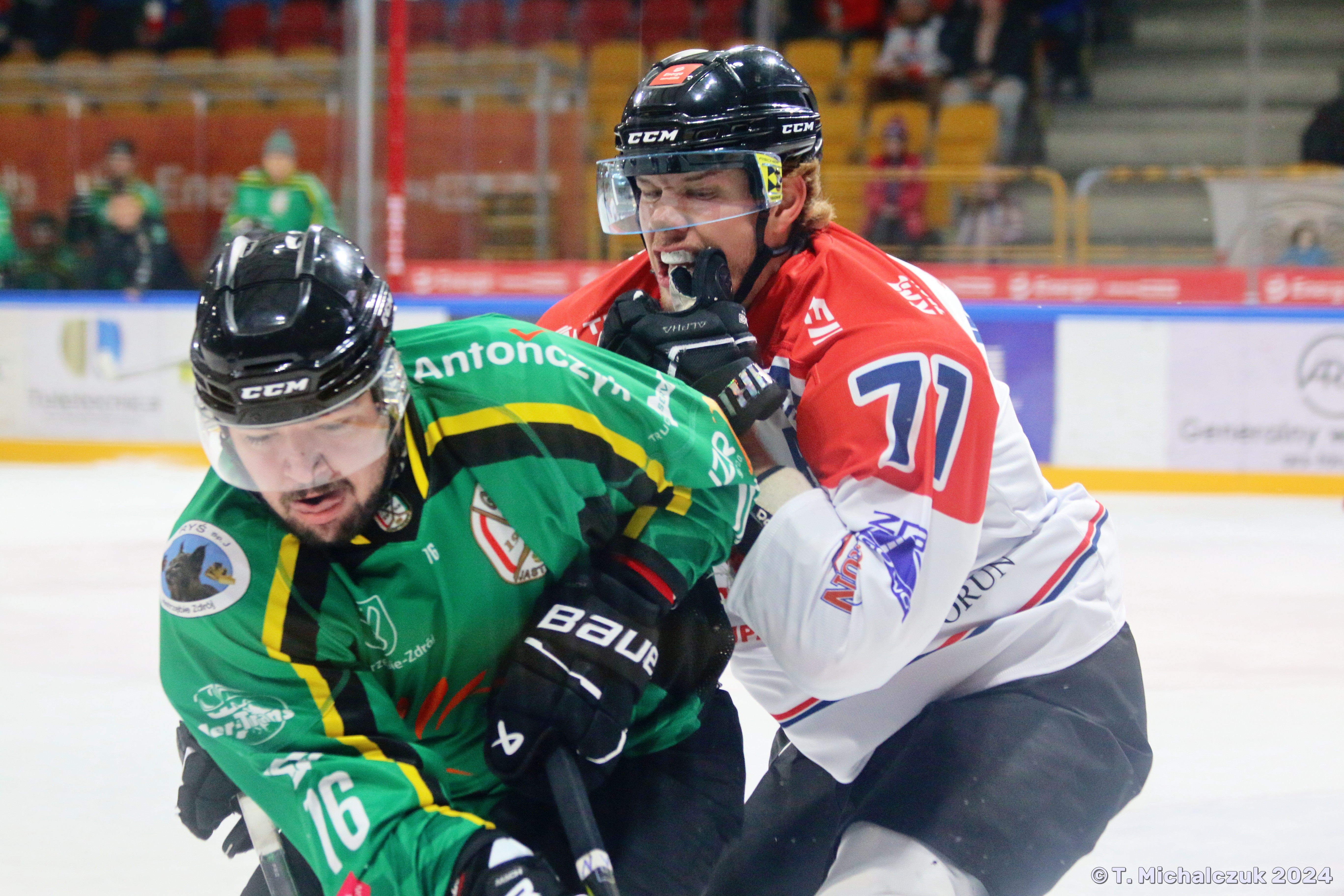 2:0 prowadzi JKH.